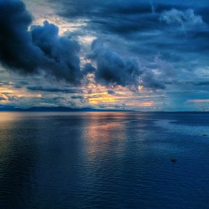 2025.09.15 05:44 Three Boats and Clouds, No Sun